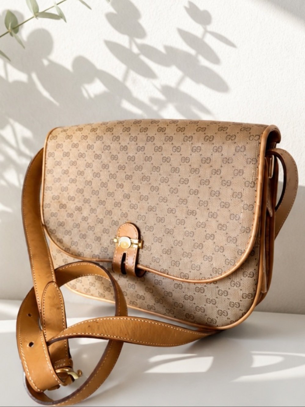 Authentic Gucci Leather Crossbody/Shoulder Bag.